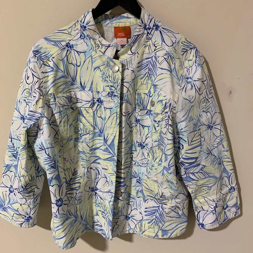 Heart of Palm White Printed Denim Jacket is size 16